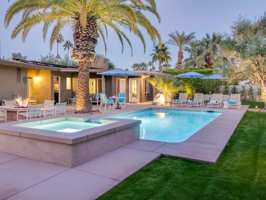 Canary Palms - Iconic Midcentury Oasis