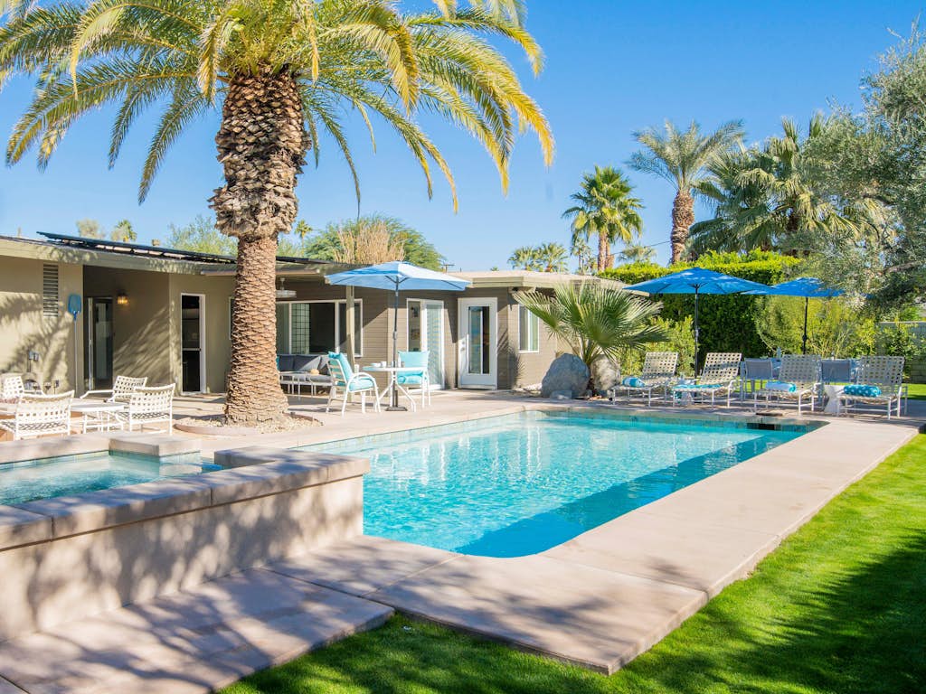 Canary Palms - Iconic Midcentury Oasis