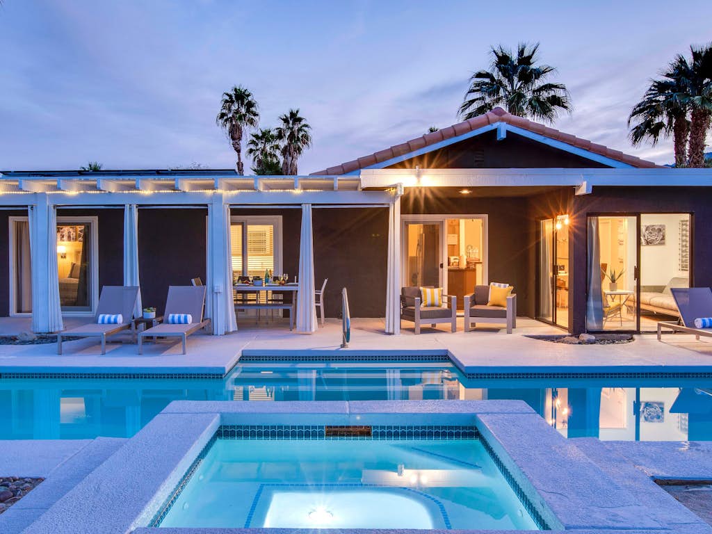 Azure Oasis - Modern Poolside Retreat
