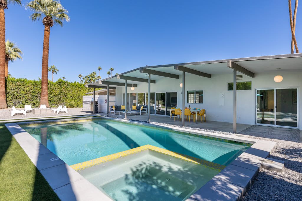 Midcentury Cool – Palm Springs Modern Home