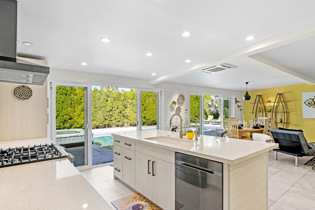 Casa Del Solstice - Midcentury Pool & Spa Retreat