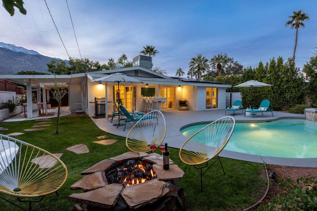 Gussie's Place - Movie Colony East Retreat