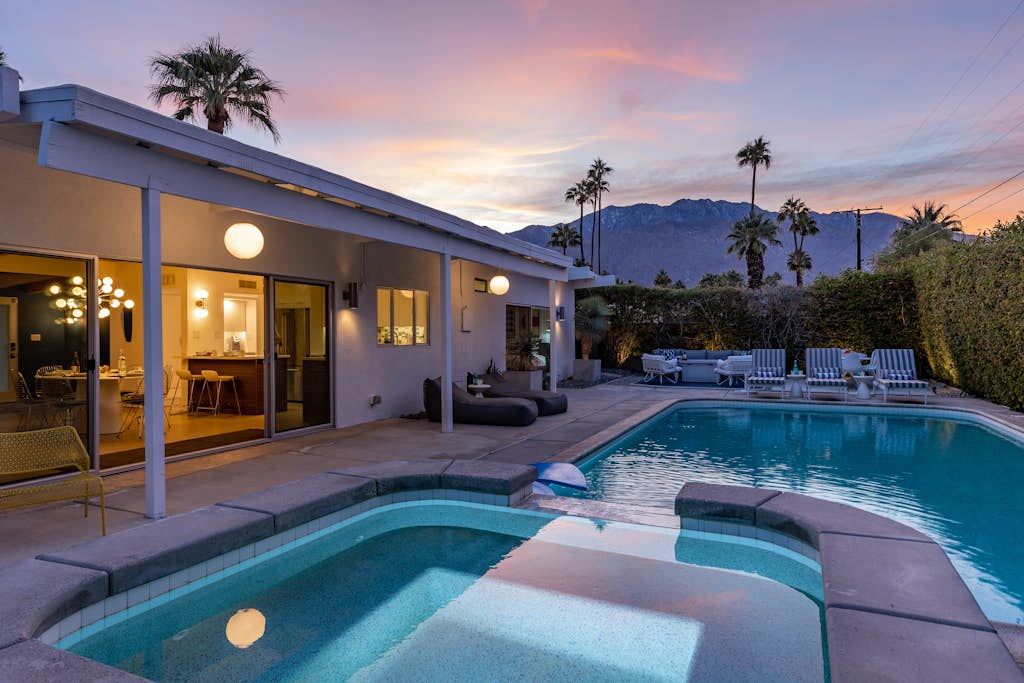 Mid Century Mood House – Sunmor Alexander Home