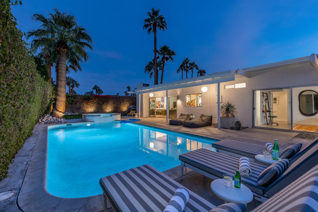Mid Century Mood House – Sunmor Alexander Home