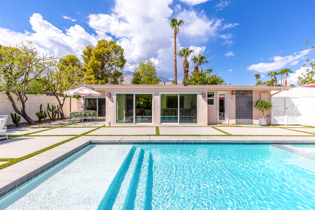 Pavilion Palm Springs – Movie Colony Retreat