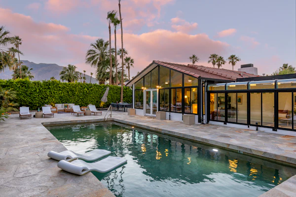 Escuela Sunset – Palm Springs Pool Retreat