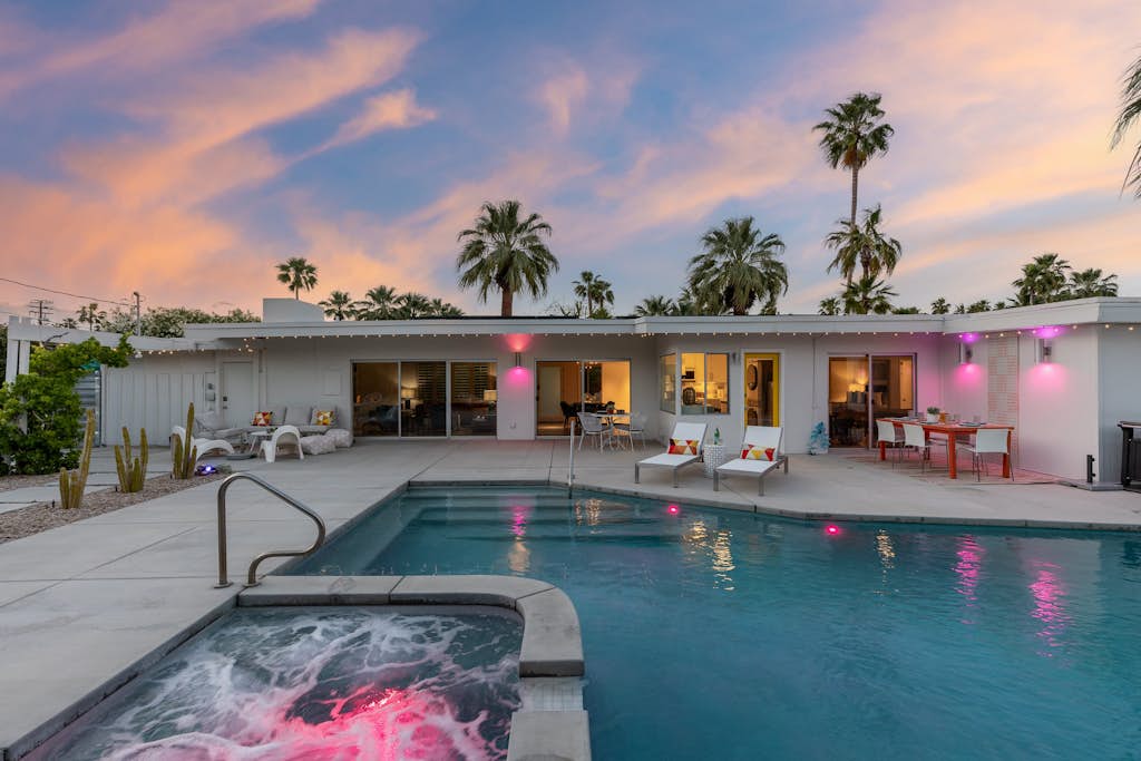 Desert Bloom Retreat - Upscale Mid-Mod Home!