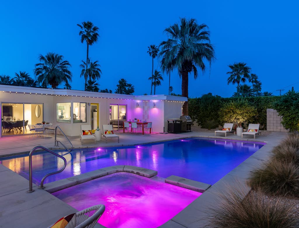 Desert Bloom Retreat - Upscale Mid-Mod Home!