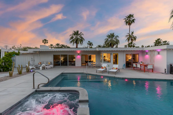 Desert Bloom Retreat - Upscale Mid-Mod Home!
