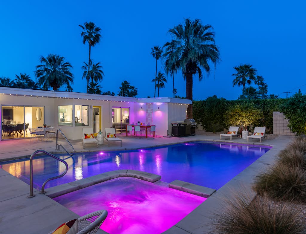 Desert Bloom Retreat - Upscale Mid-Mod Home!