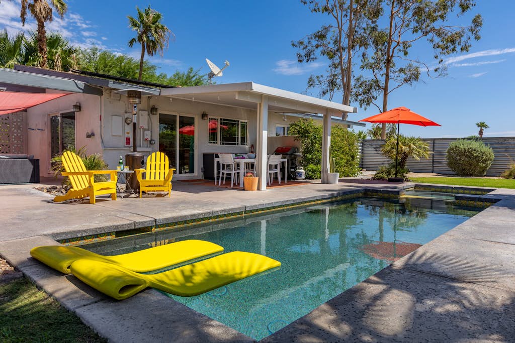 TramView – Chic Midcentury Pool Retreat