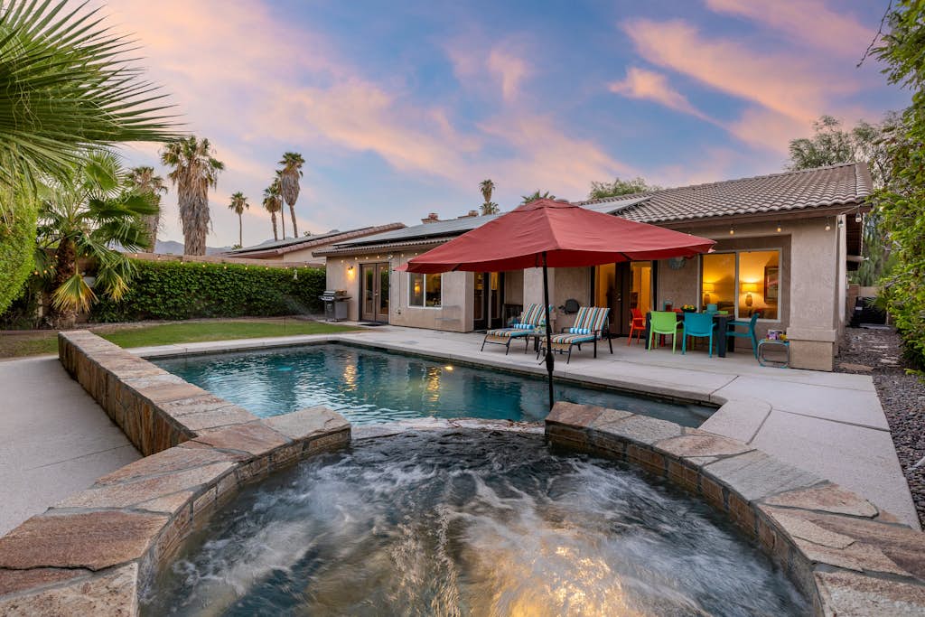 Casa Linda – Colorful Mid-Century Pool Home
