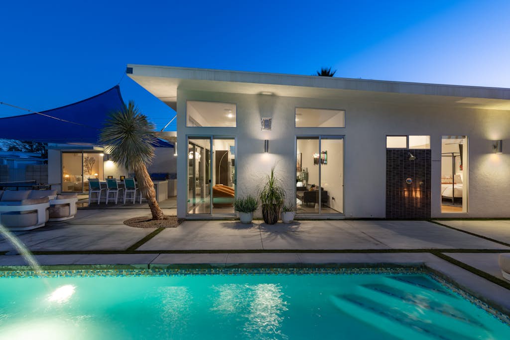 Modern Desert Oasis – Luxury Retreat