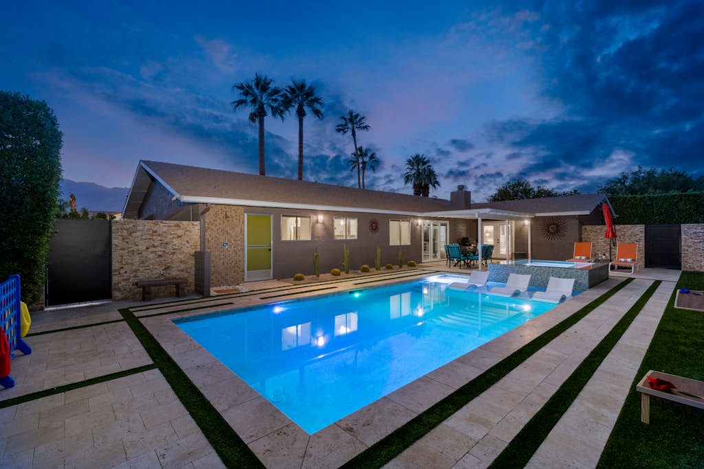 Haus of Tranquility - Desert Pool Retreat