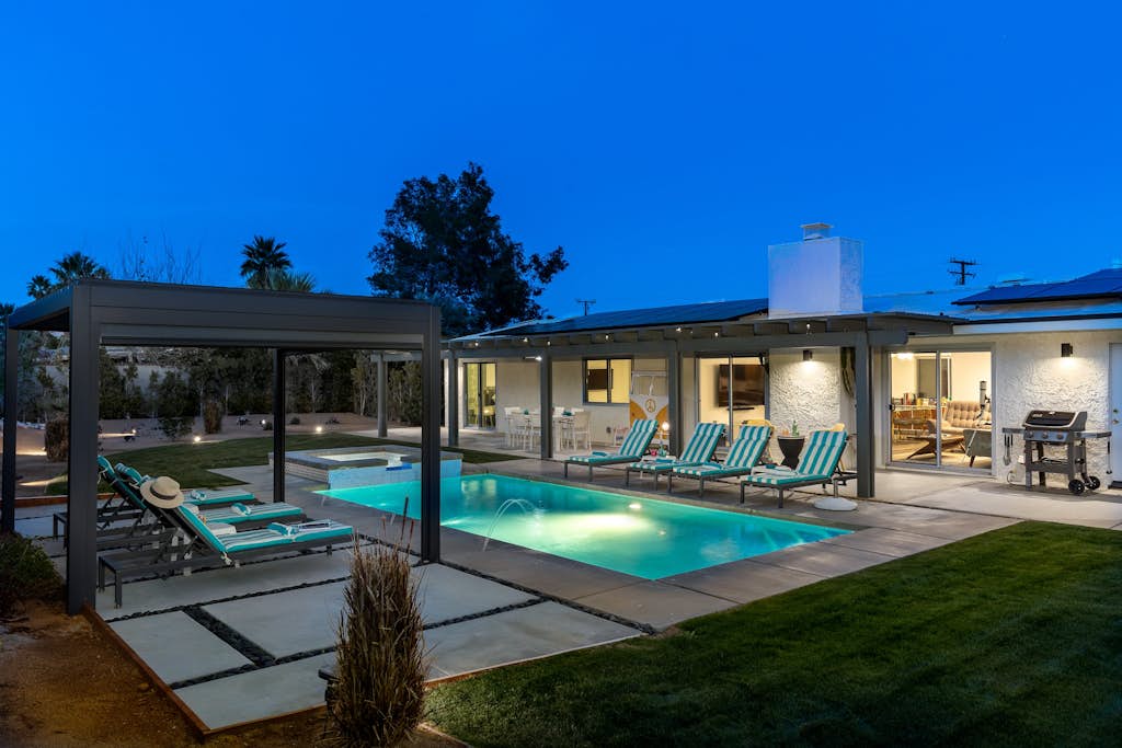 Desert Daydreams – Luxe Palm Springs Pool Home