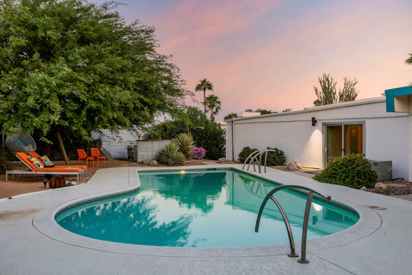 Stargazer - Vibrant Mid-Century Retreat