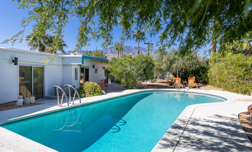 Stargazer - Vibrant Mid-Century Retreat