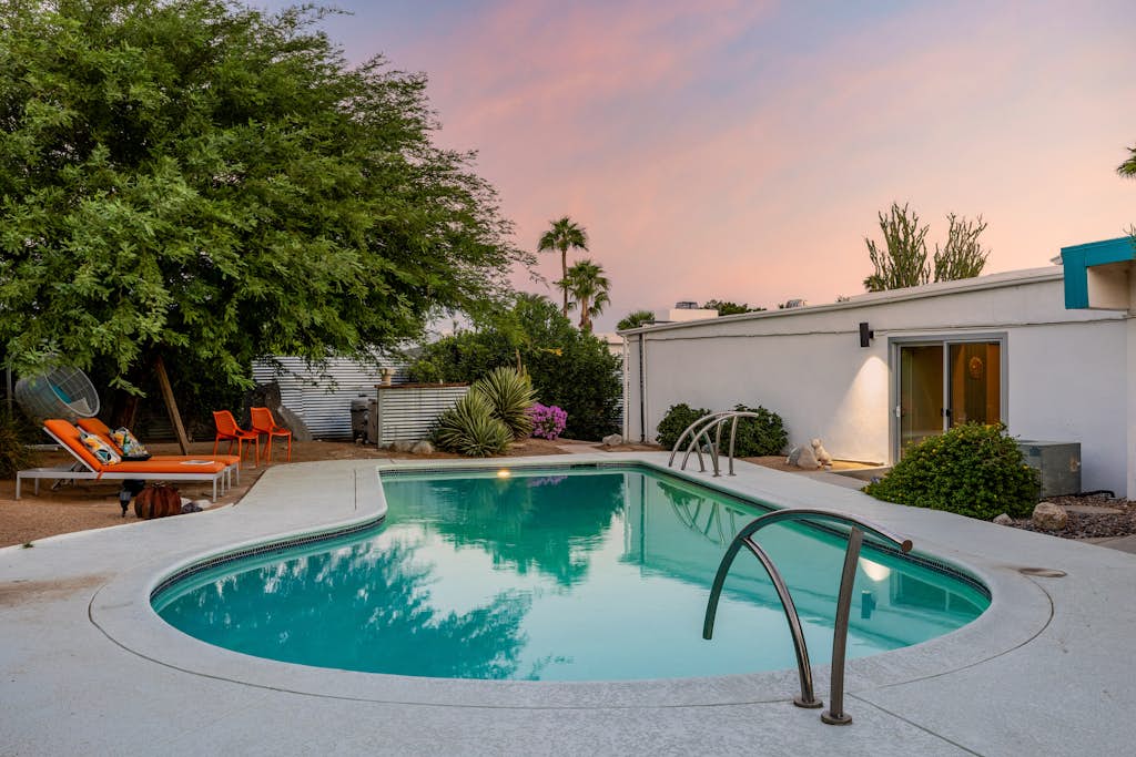 Stargazer - Vibrant Mid-Century Retreat