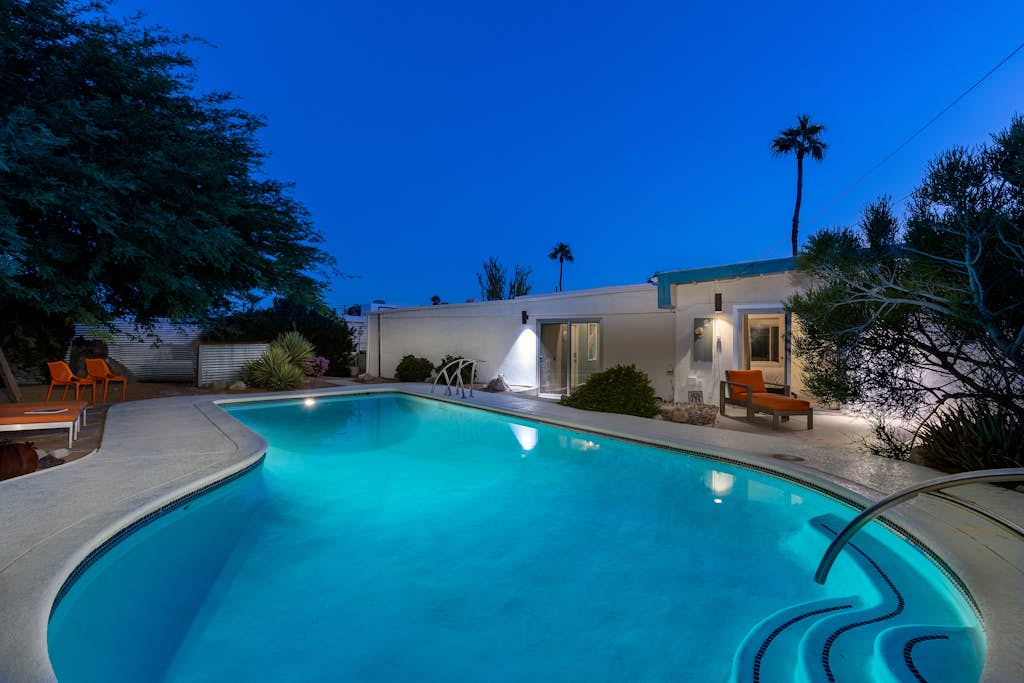Stargazer - Vibrant Mid-Century Retreat