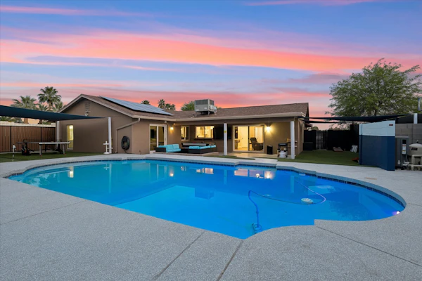 Roll and Roam - private pool, fire pit, games, and just minutes from Old Town Scottsdale