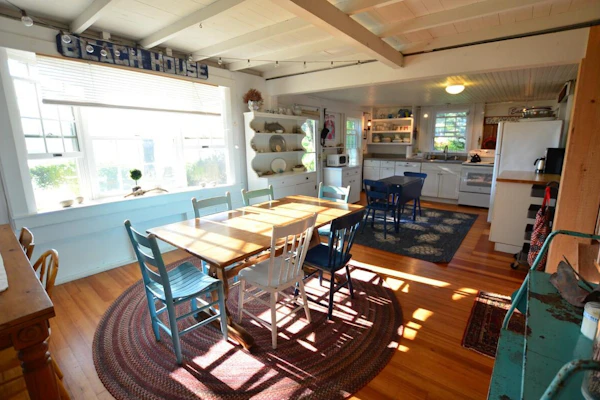 Berry Cottage, private dock, overlooking a sandy b