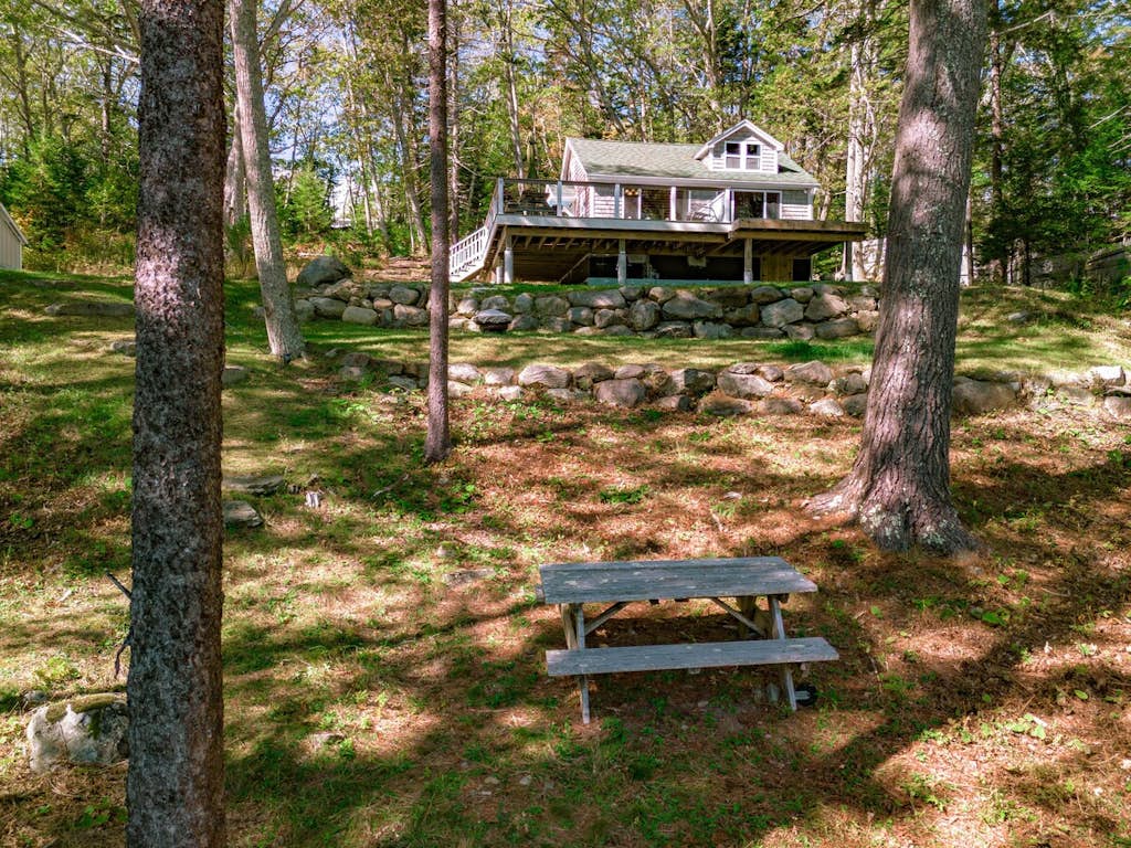 Settlers Cottage, cute Maine home with water views