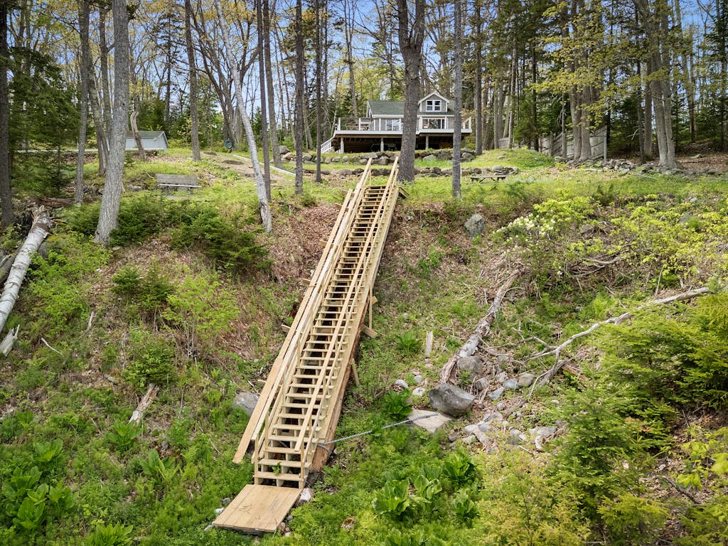 Settlers Cottage, cute Maine home with water views