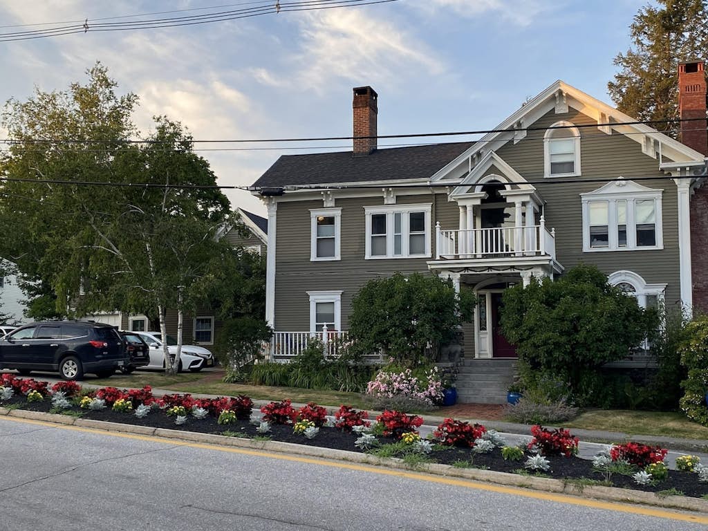 Commanders Cabin, quaint apt steps to downtown