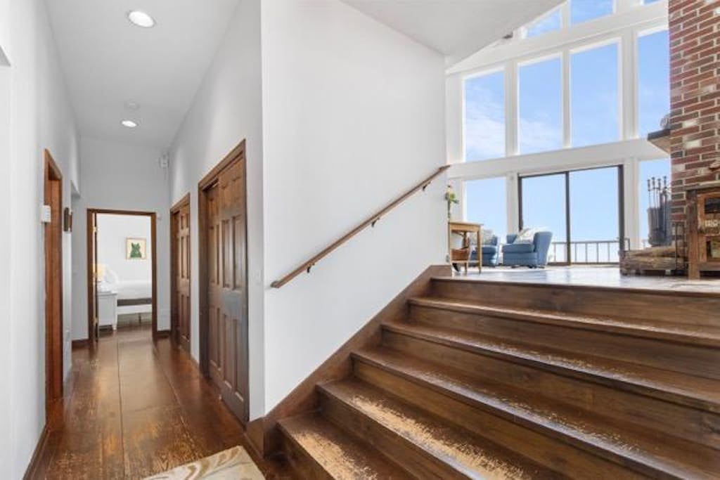 Clark Point Cottage, ocean access, panoramic views