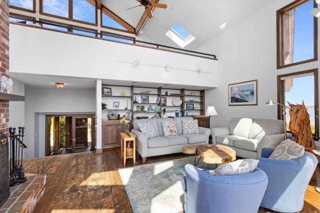 Clark Point Cottage, ocean access, panoramic views