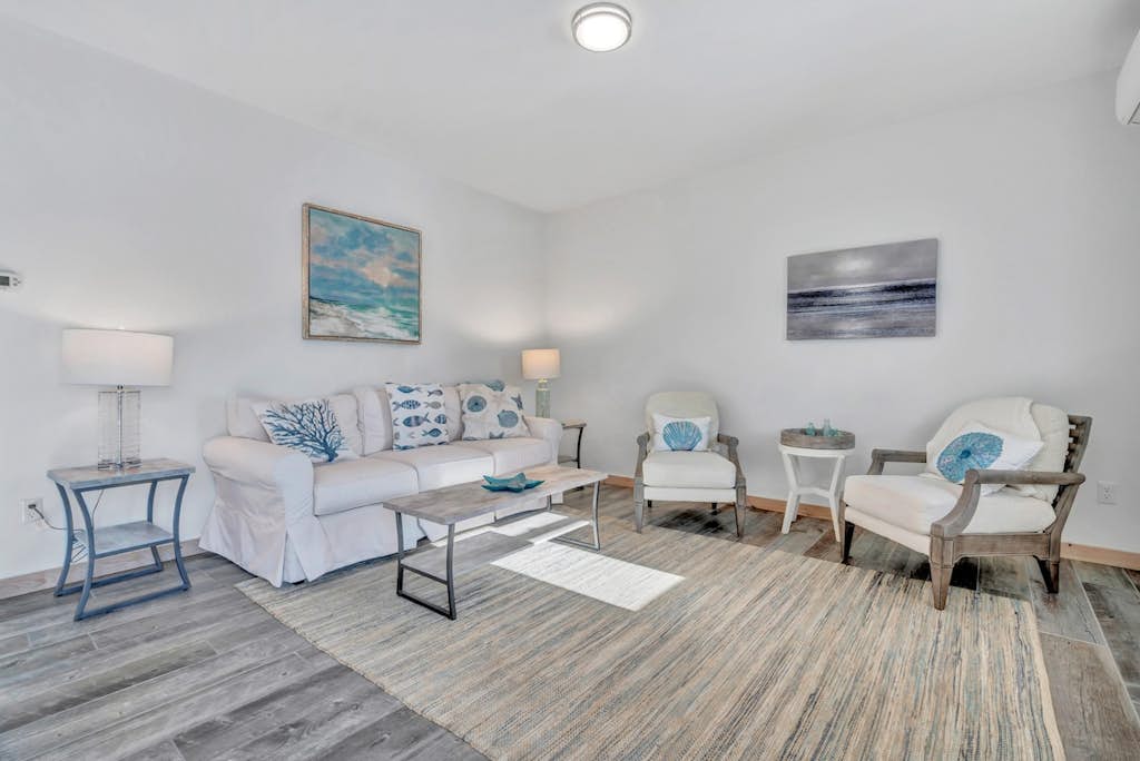 Ocean Breeze West Wind – Updated 2BR/2BA home step