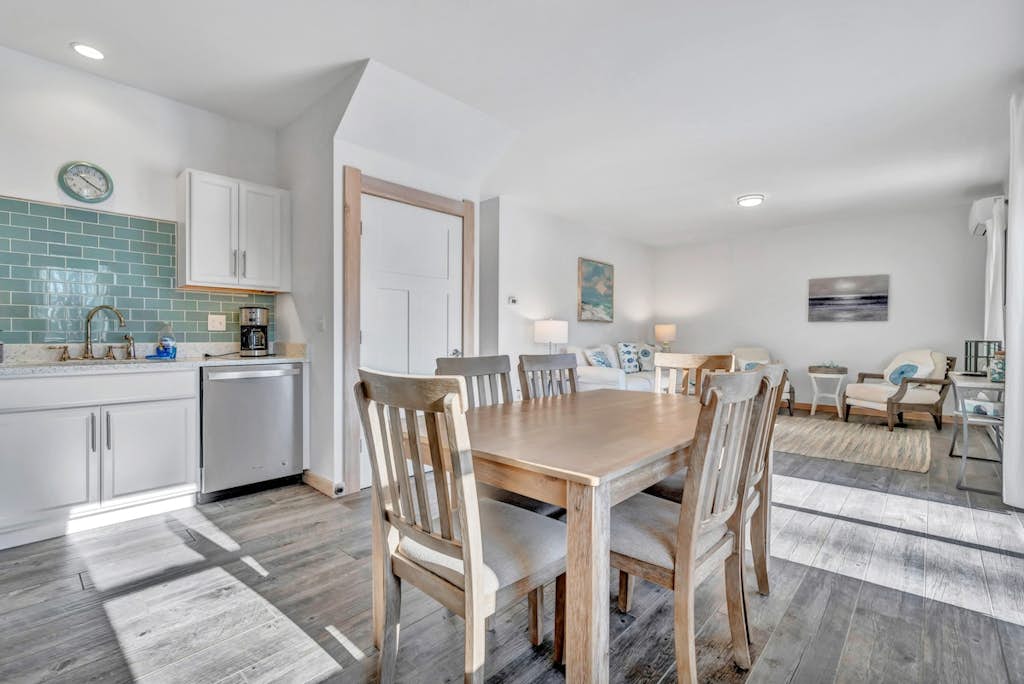 Ocean Breeze West Wind – Updated 2BR/2BA home step