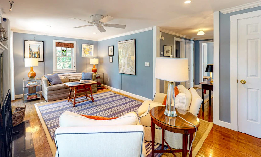 Lovely home within walking distance of the bay & dining