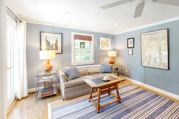 Lovely home within walking distance of the bay & dining