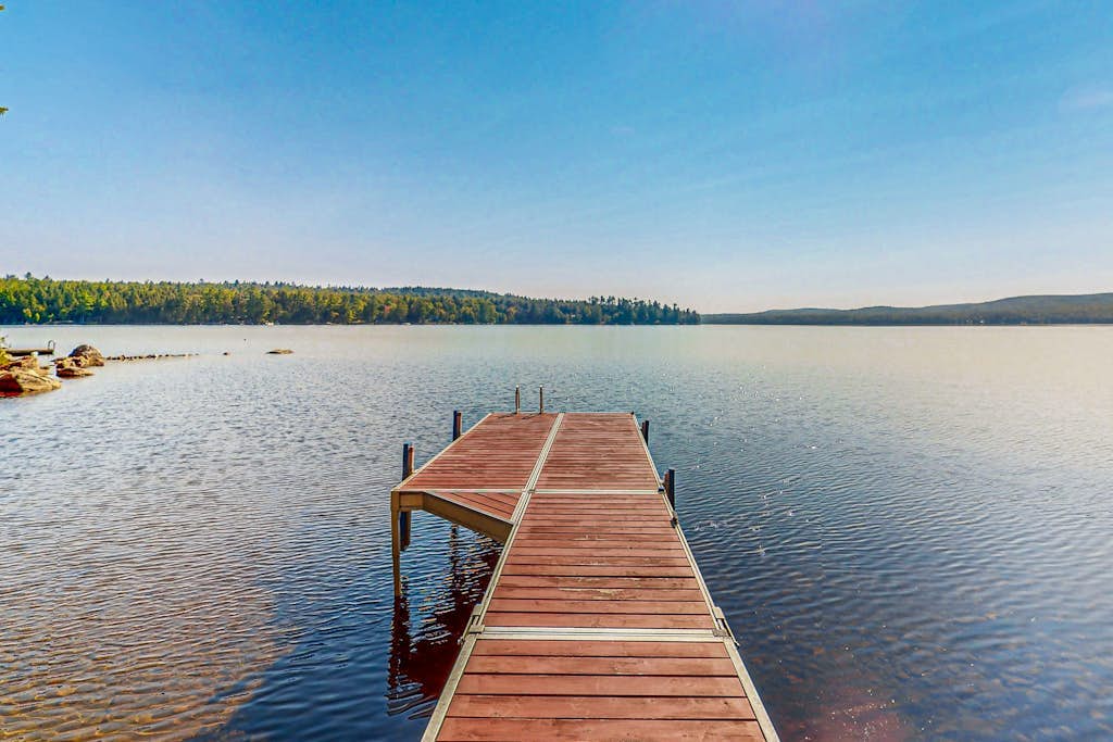 Dog-Friendly, lakefront gem with private dock, deck, horseshoe pit & firepit