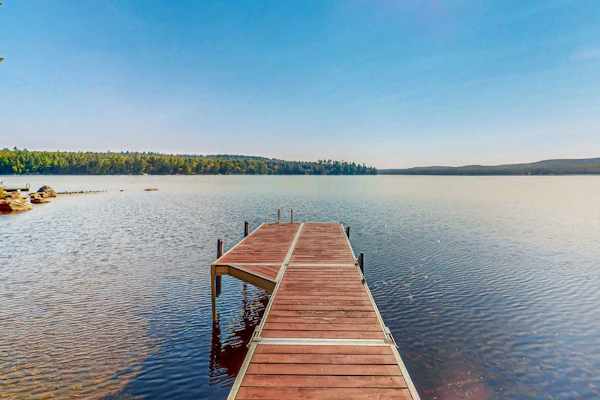 Dog-Friendly, lakefront gem with private dock, deck, horseshoe pit & firepit
