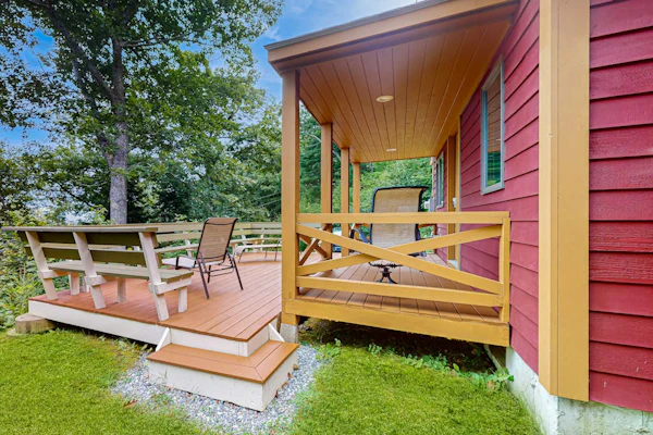 Beautiful hilltop home with deck & view of Penobscot Bay - near festivals & more