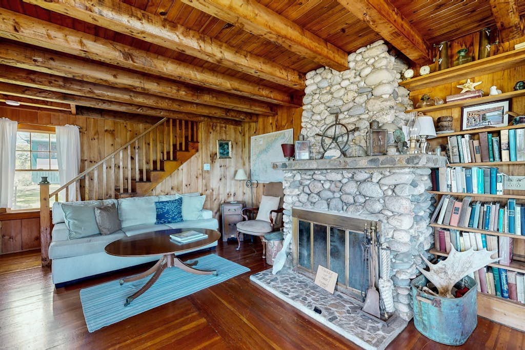 Ocean Point Colony Home w/ Sunroom & Sweeping Ocean Views, Dog-friendly