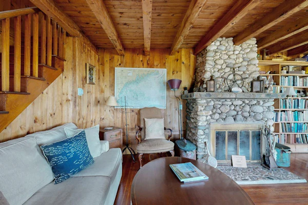 Ocean Point Colony Home w/ Sunroom & Sweeping Ocean Views, Dog-friendly