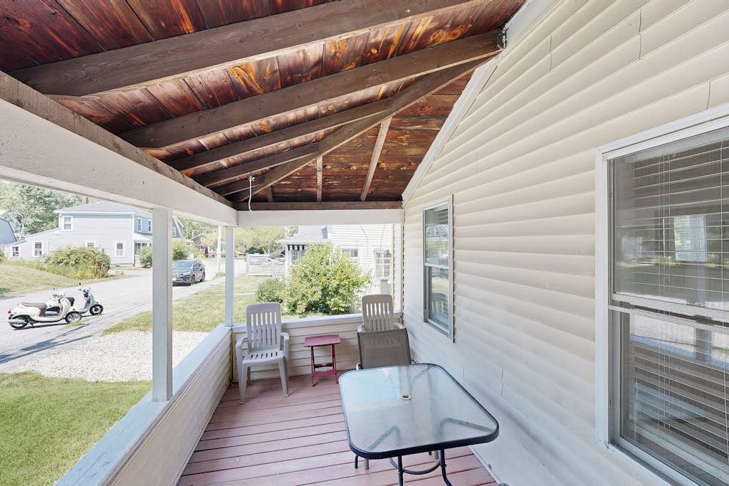 Countryside home with classic front porch - walk to town/Acadia/Glen Mary Park