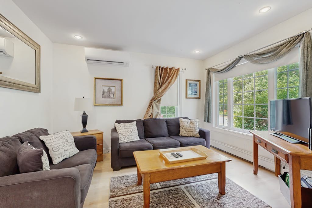 Ideally Located Home w/ Deck, WiFi & Washer/Dryer - Walk into Town & Acadia