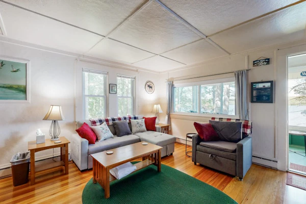 Lakefront cottage with dock, screened porch, & Island in Biscay Pond