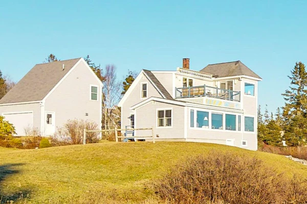 Stunning oceanfront cottage w/ private deck and Atlantic views
