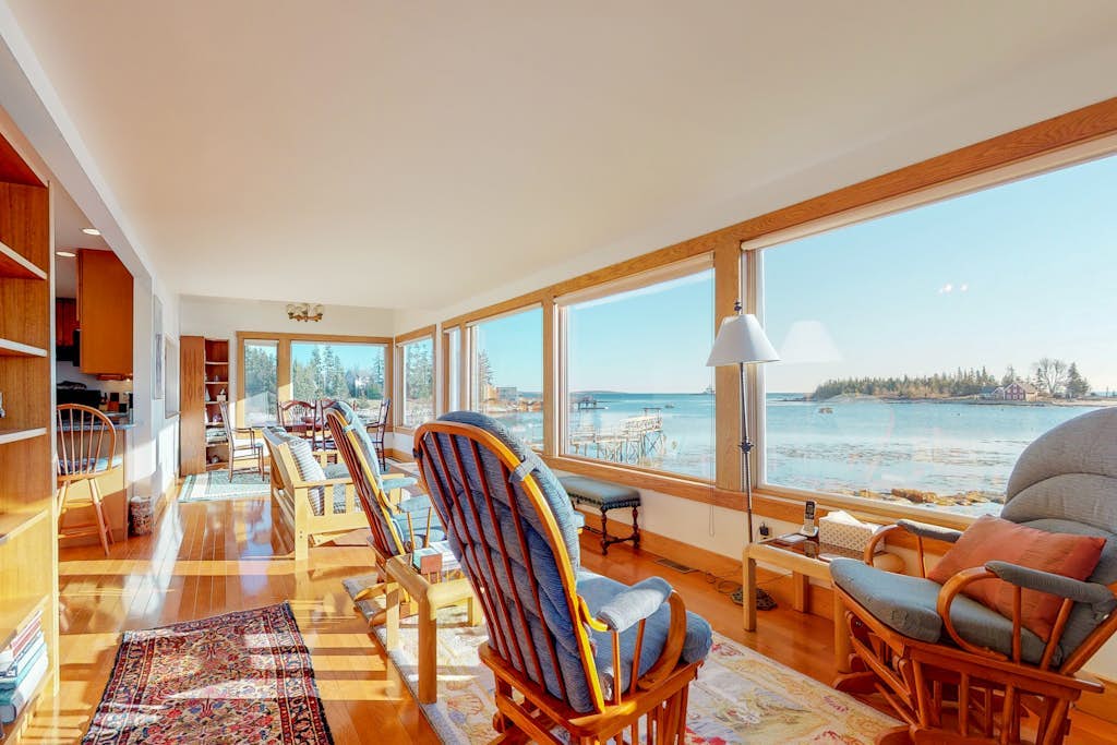Stunning oceanfront cottage w/ private deck and Atlantic views