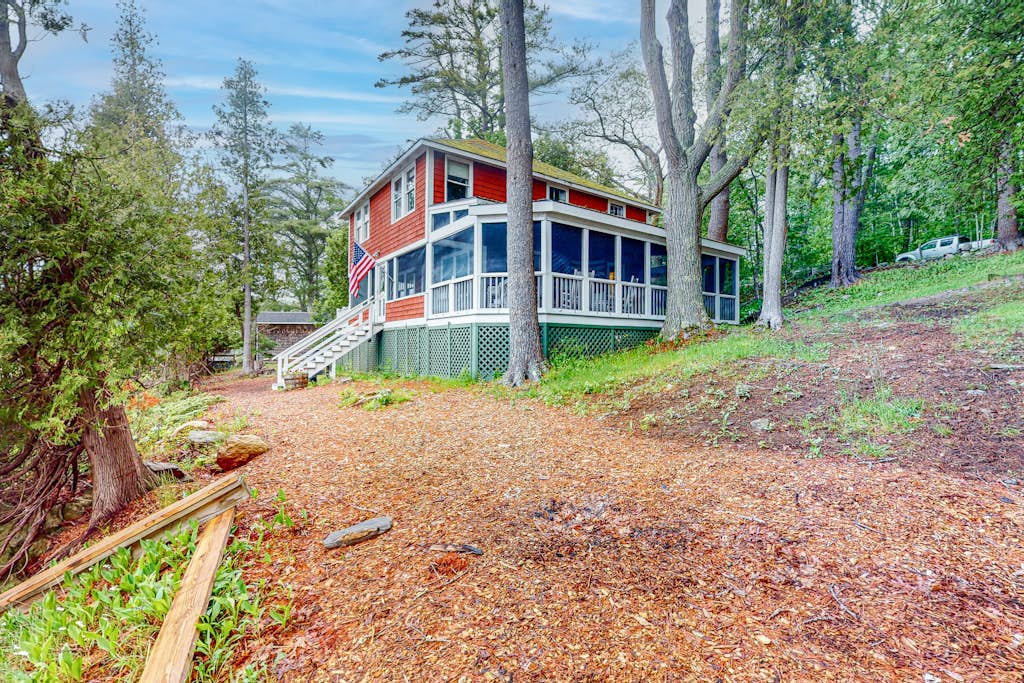 Cozy, Waterfront Cabin-Style Gem with Private Dock and Lovely Views