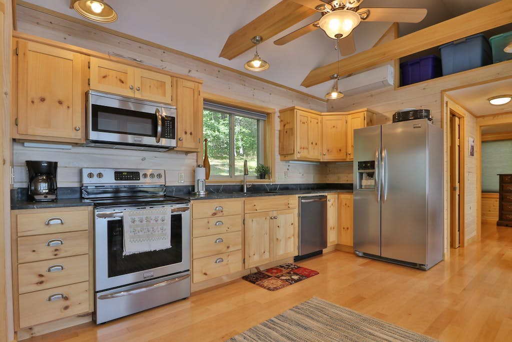 Luxe Bayfront Cabin w/ Stunning Views & Shared Dock- Ideal for Hunting & Fishing