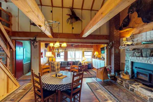 Dog-Friendly Lakefront Cabin with Full Kitchen, Firepit, Free WiFi, Great Views