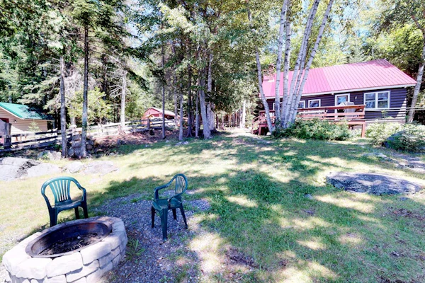 Dog-Friendly Lakefront Cabin with Full Kitchen, Firepit, Free WiFi, Great Views