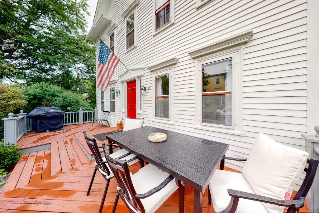 Friendly home with our separate condos & free WiFi in the heart of downtown