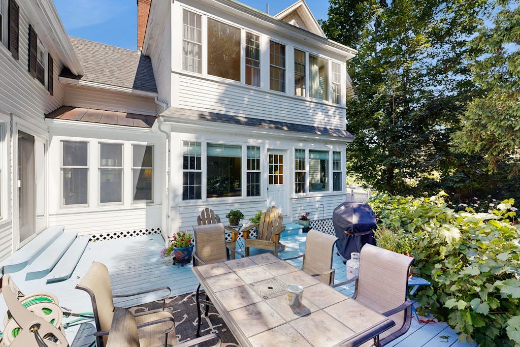 Historic home steps from the harbor with enclosed porches & gorgeous deck